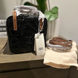 Authentic Brand new with tags Tory Burch TMonogram puffy patent cube_bla…